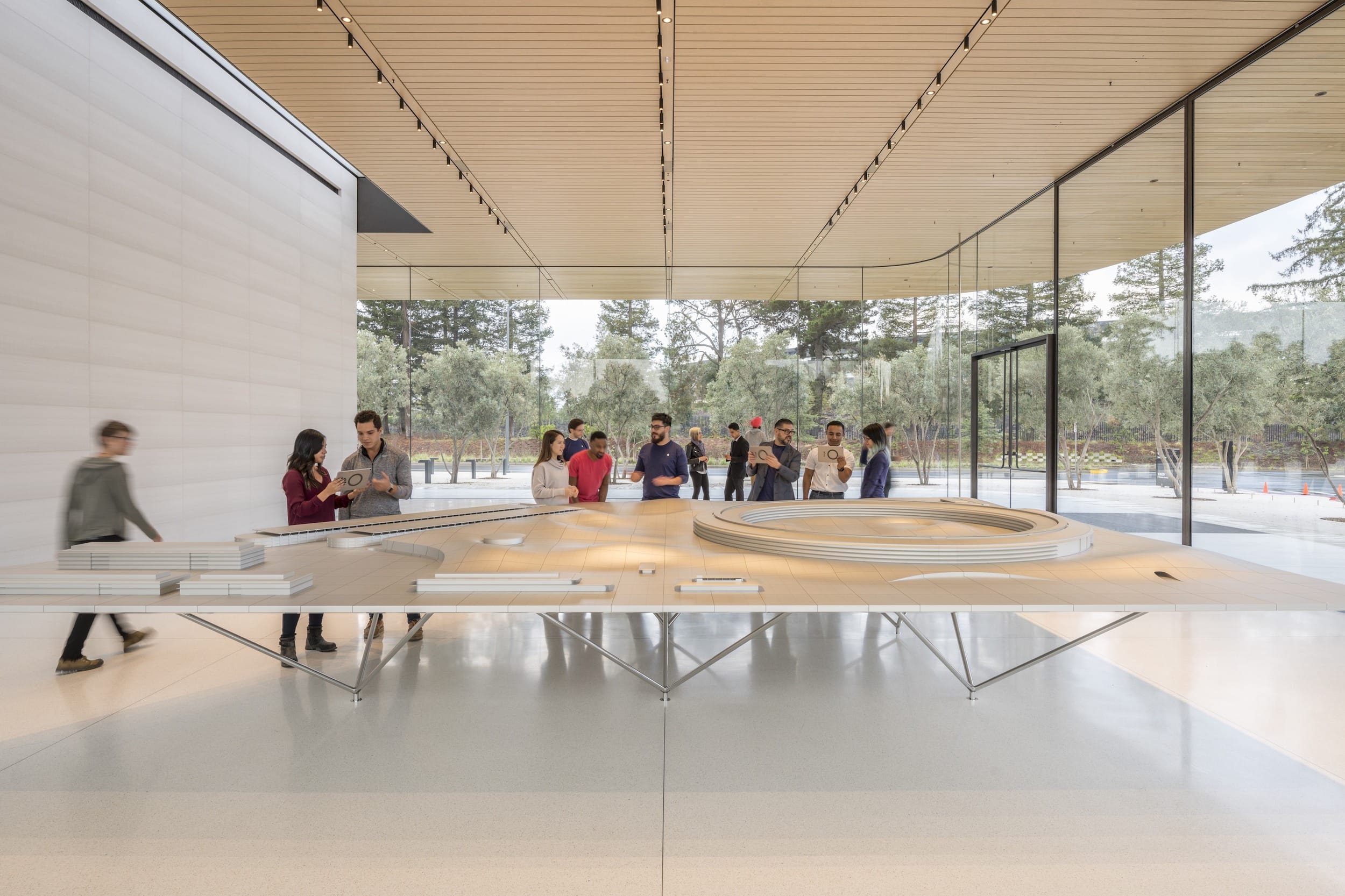 苹果公园游客中心 Apple Park Visitor Center / Foster + Partners mooool木藕设计网