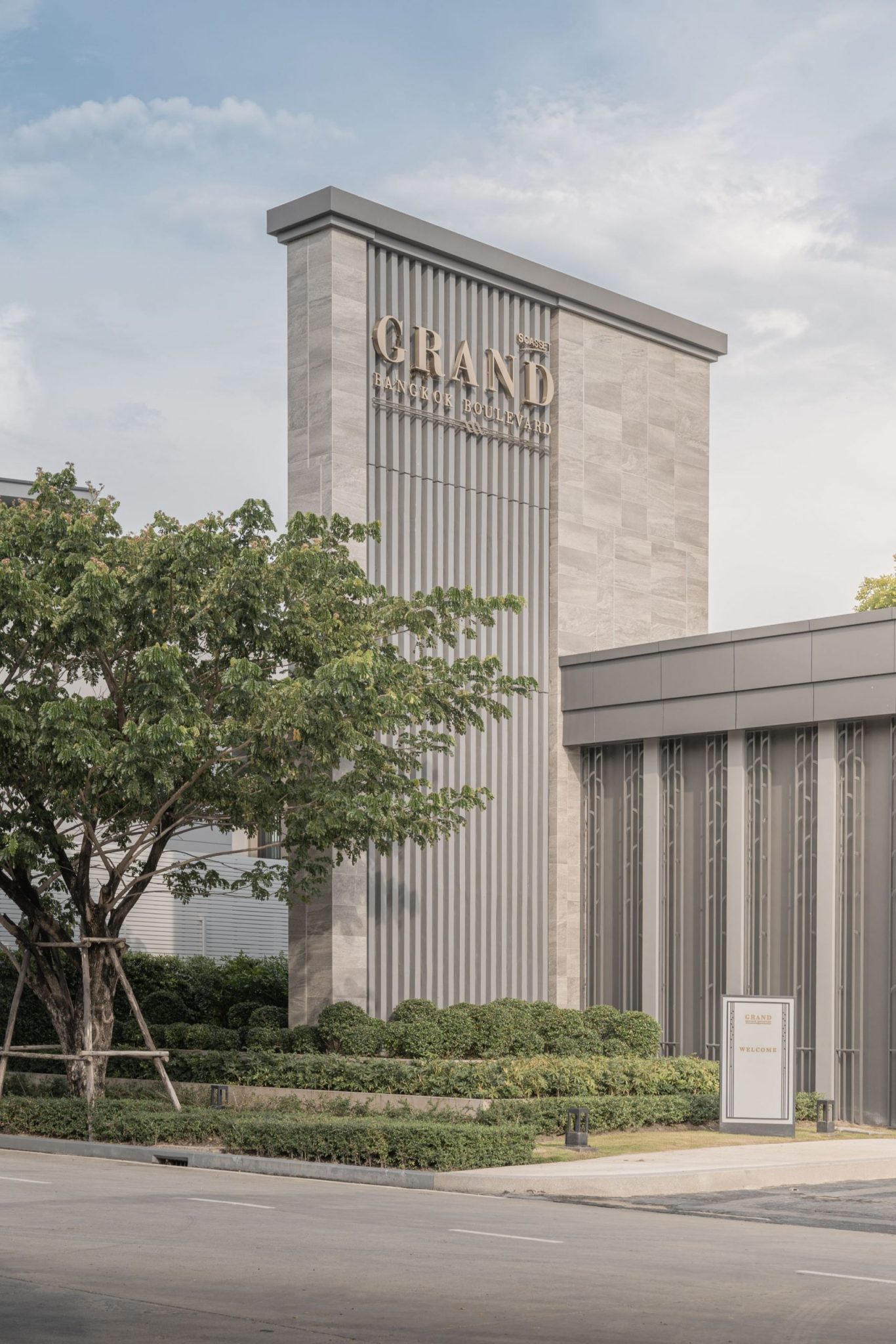 Grand Bangkok Boulevard East Rama 9 by Landscape Tectonix Limited – mooool