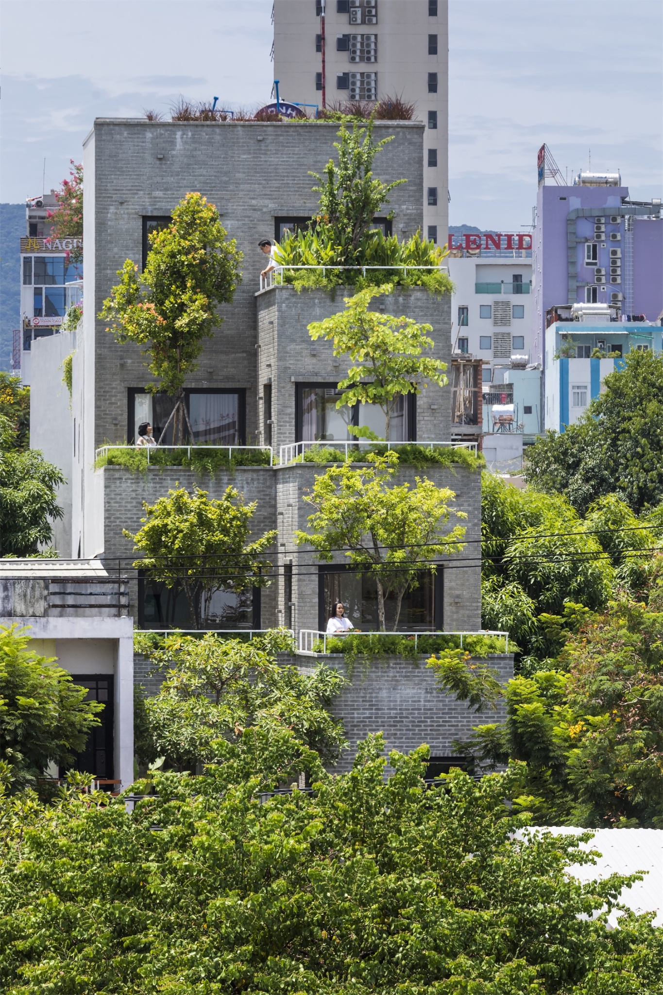 越南乡村公寓，健康绿色的生活住宅 / ALPES Green Design & Build – mooool木藕设计网
