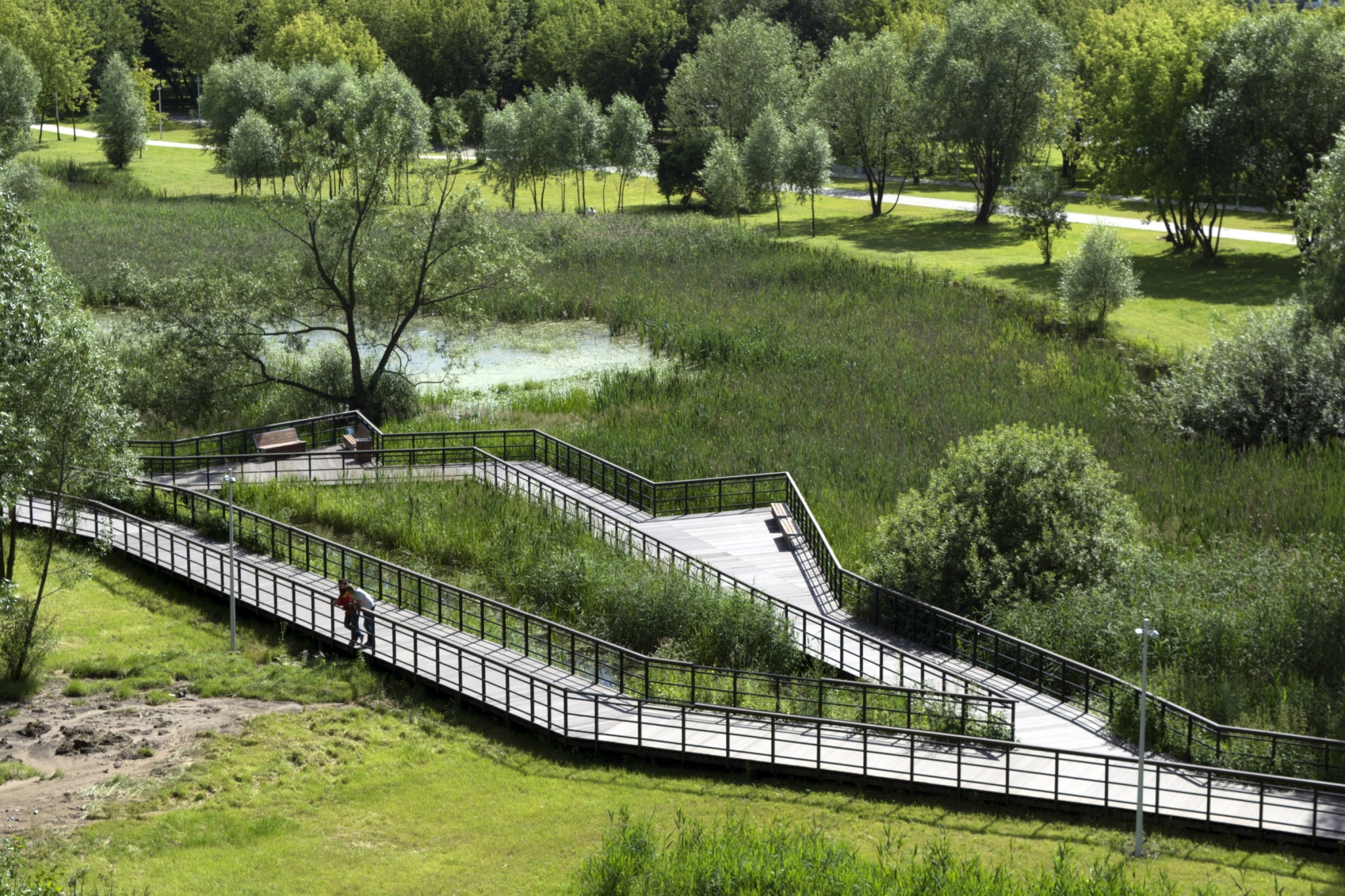 Park on the Banks of the Moskva River in Kapotnya by Wowhaus – mooool