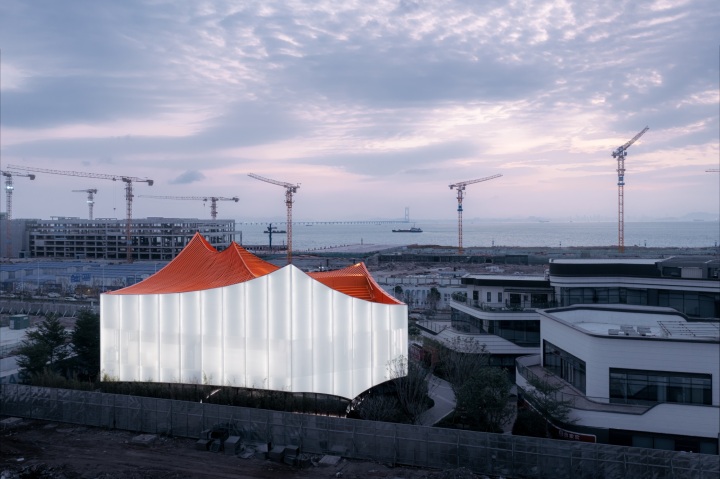The Burden Of Hospitality Is Too Great For Rolf Hovering Kan Too Great Bay Area Center Showroom By Wutopia Lab – mooool