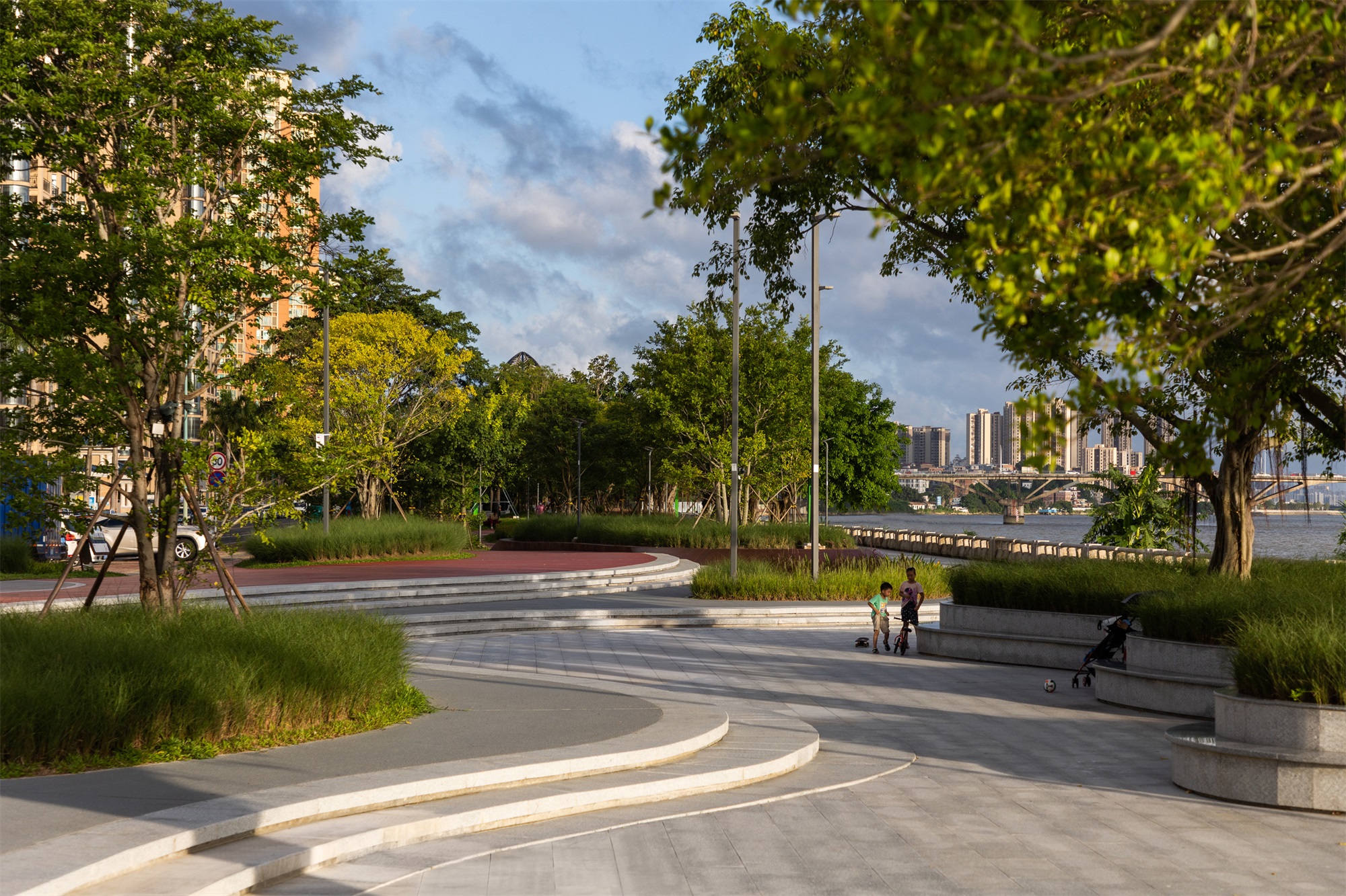 The Landscape Design of Dongti Road Waterfront Project by KMCM